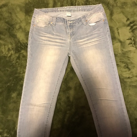 Light Wash Skinny Jeans - Picture 3 of 3